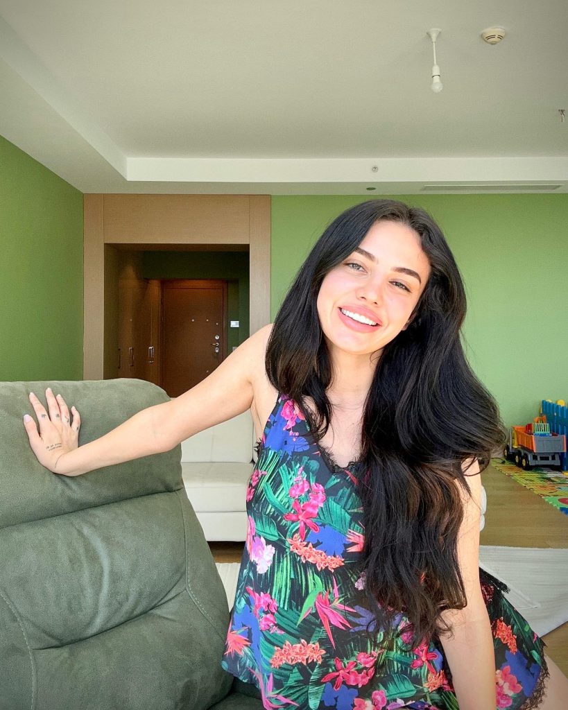 Ece Ronay ardent nude