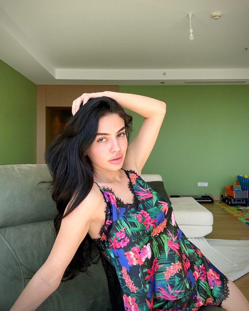 Ece Ronay ardent sex