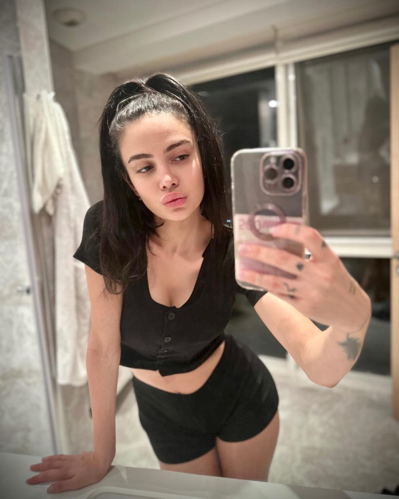 Ece Ronay ardent xxx