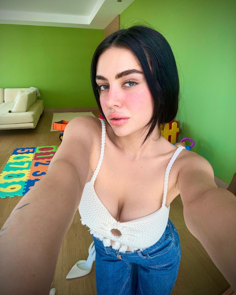 Ece Ronay beautiful boobs