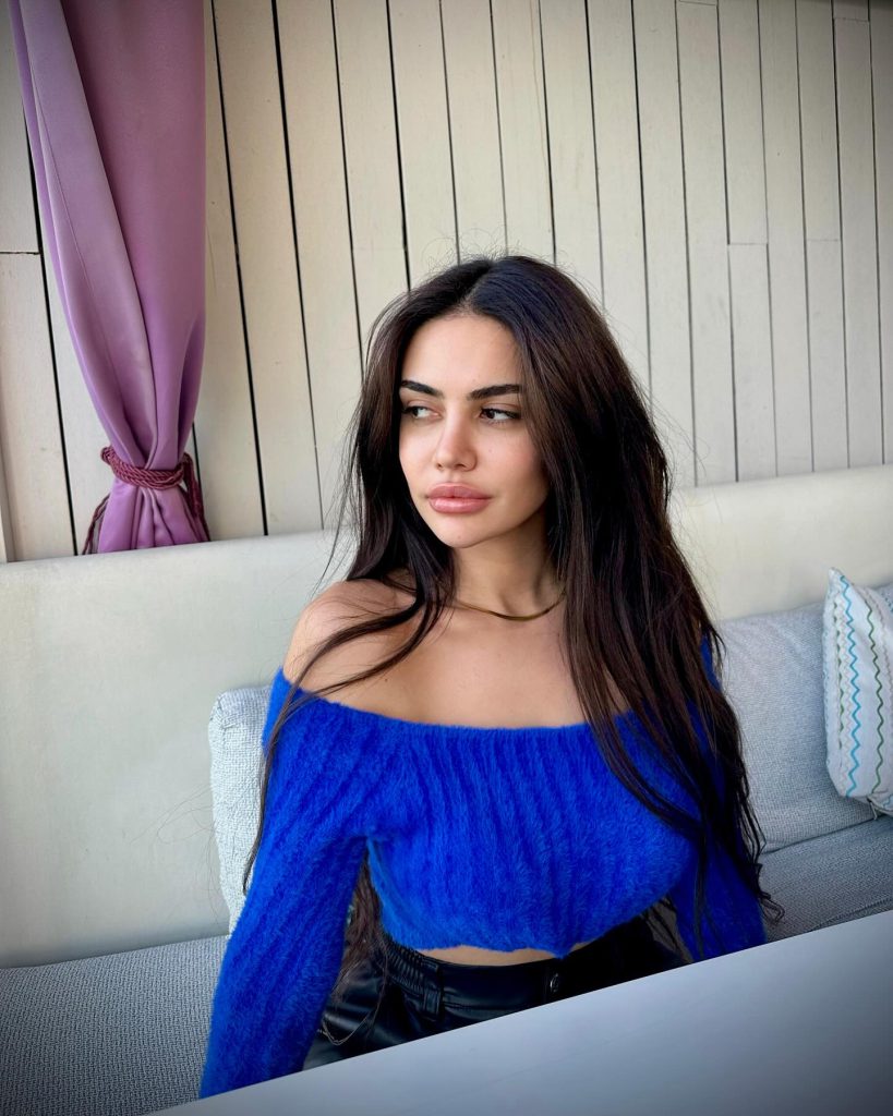 Ece Ronay depicts fire pussy