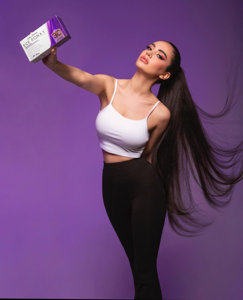 Ece Ronay looks boobs