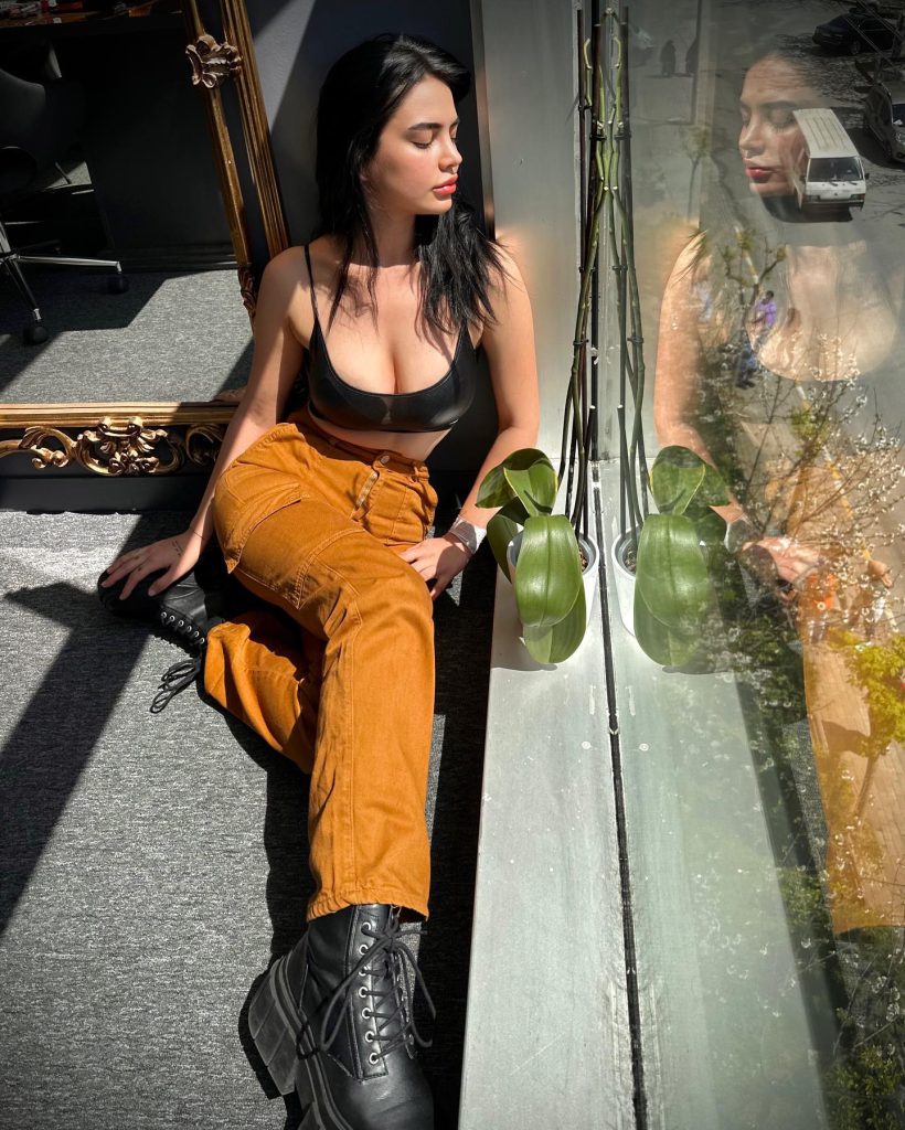 Ece Ronay looks hot images