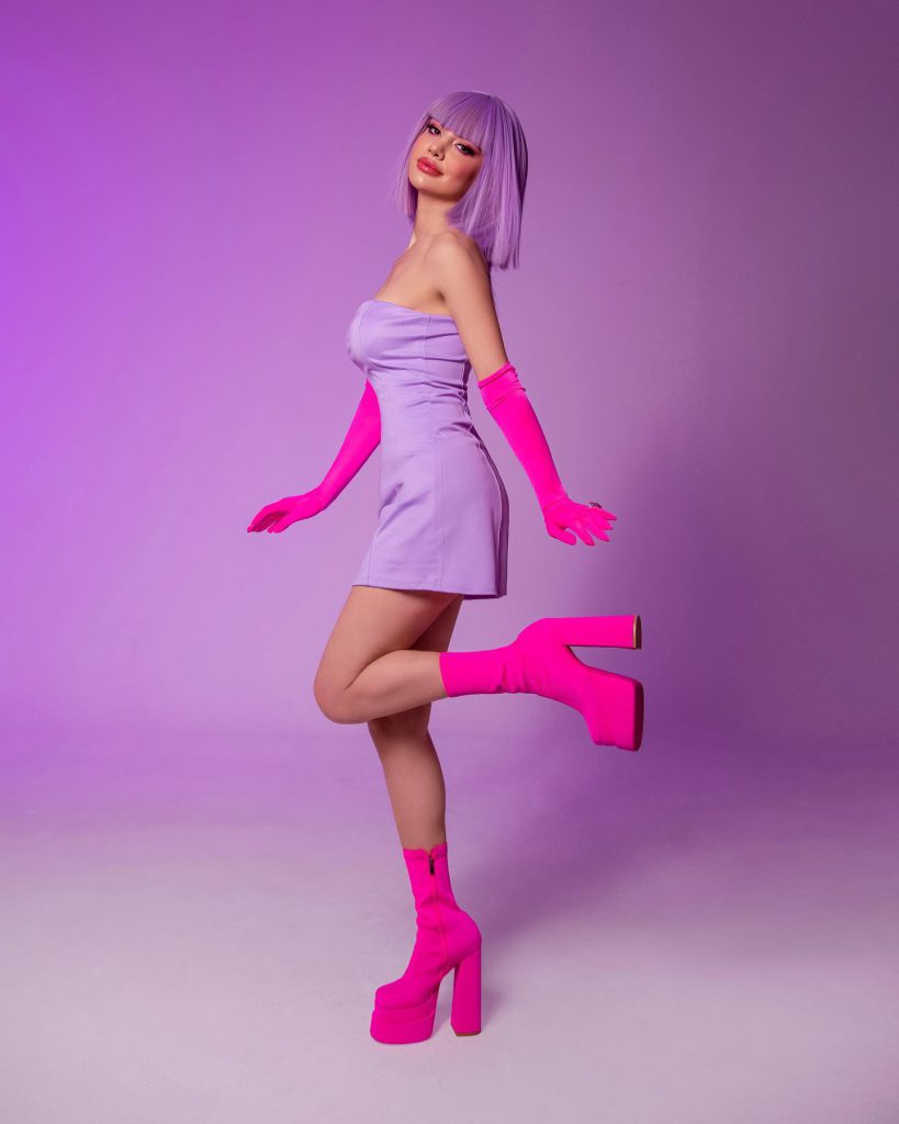 Ece Ronay looks nudes