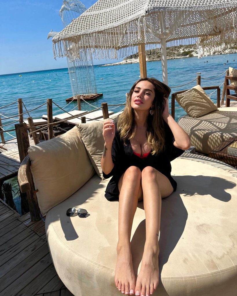 Ece Ronay modeling sex