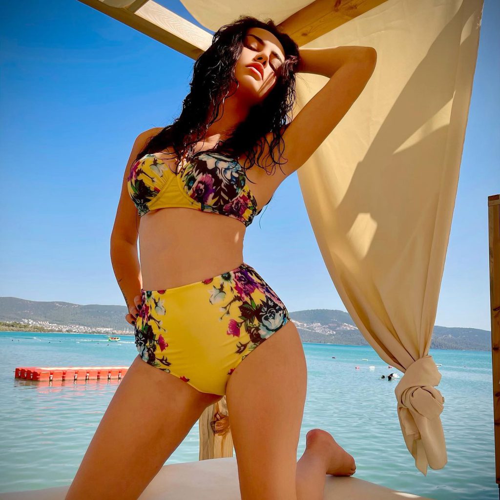 Ece Ronay poses bikini