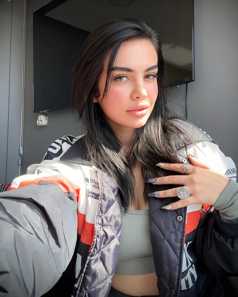 Ece Ronay smiles hot images