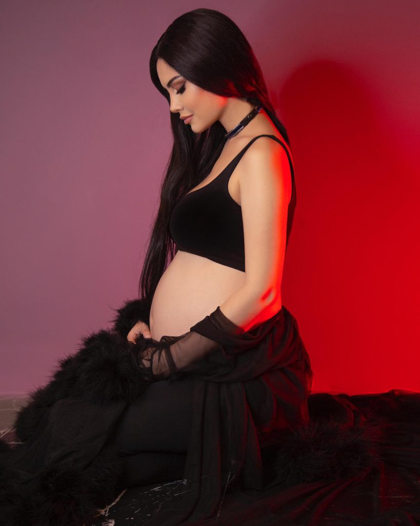 Ece Ronay smiles hot photos