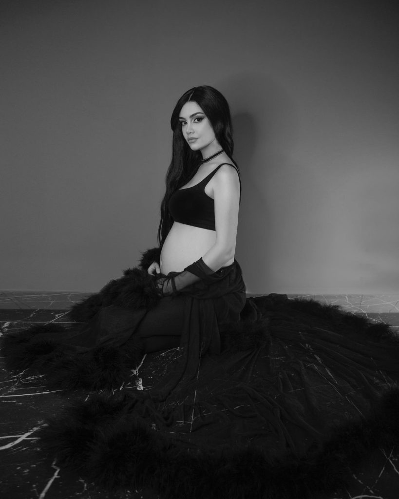 Ece Ronay smiles hot pics