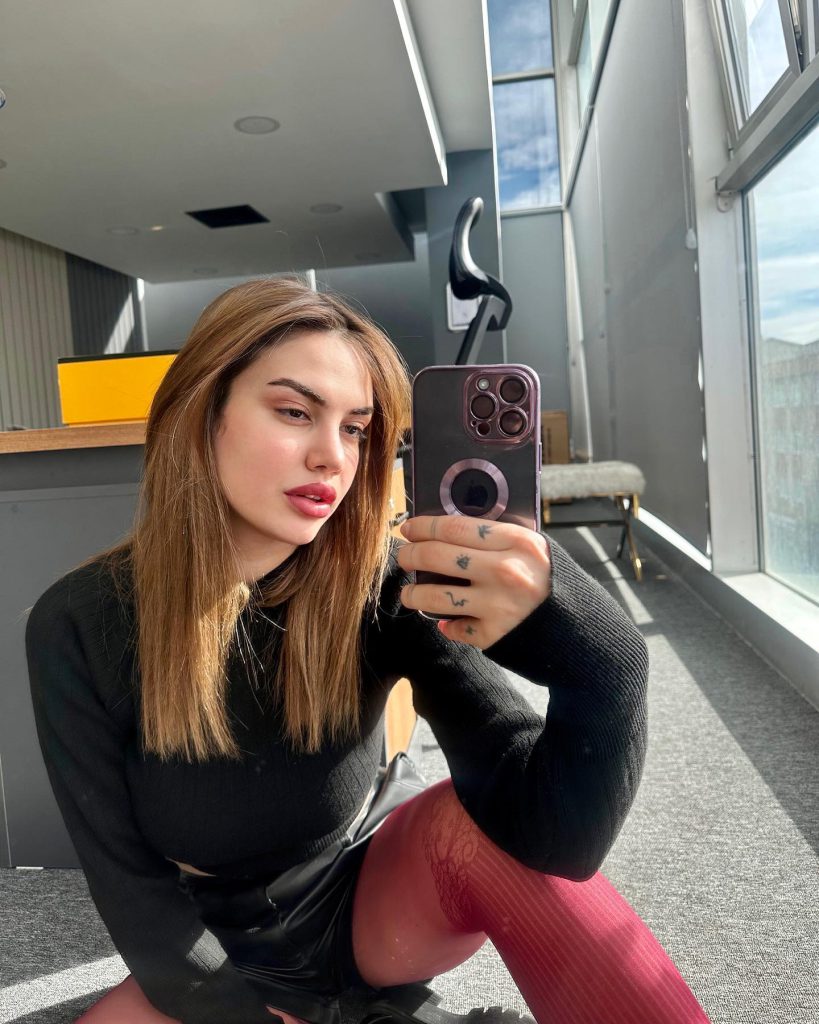 Ece Ronay smiles porn