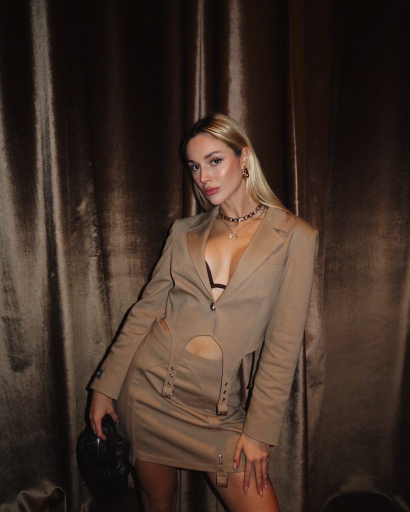 Ecenaz Üçer ardent boobs