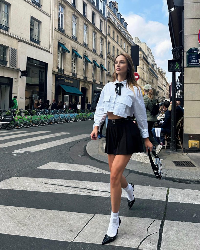 Ecenaz Üçer depicts fire porn