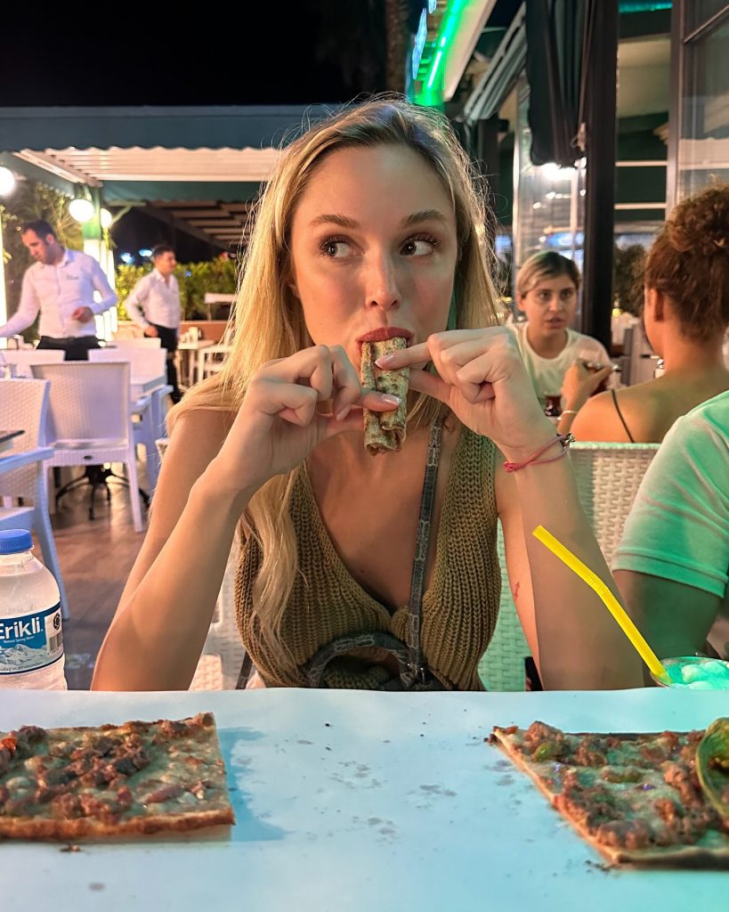 Ecenaz Üçer hot images