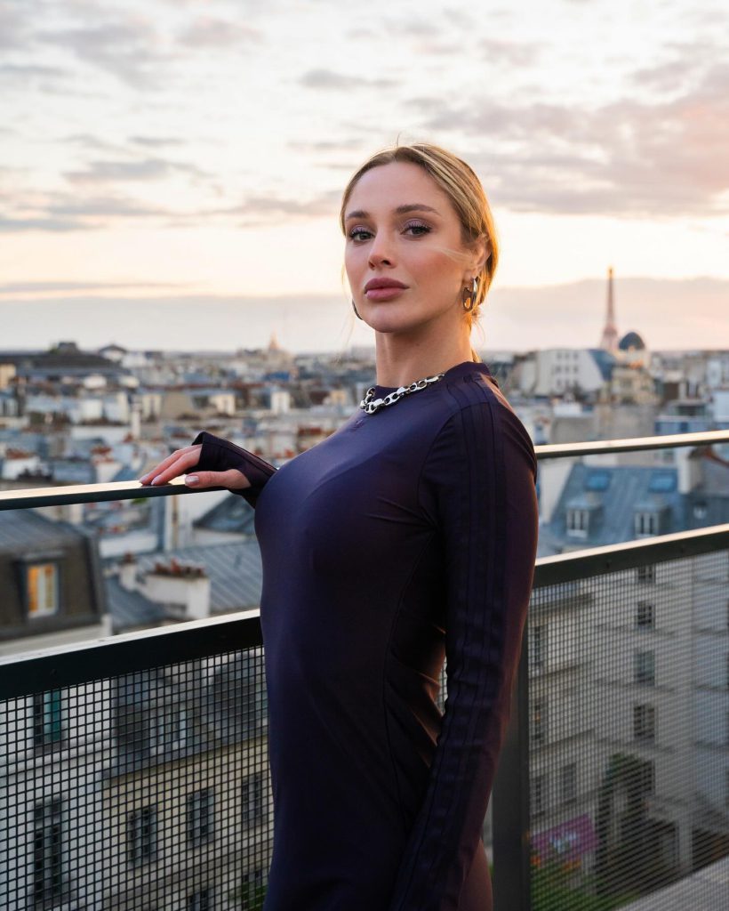 Ecenaz Üçer looks boobs