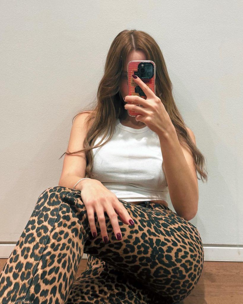 Ecenaz Üçer looks hot bikini