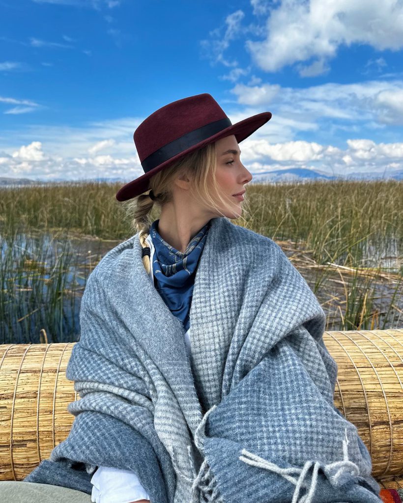 Ecenaz Üçer looks naked