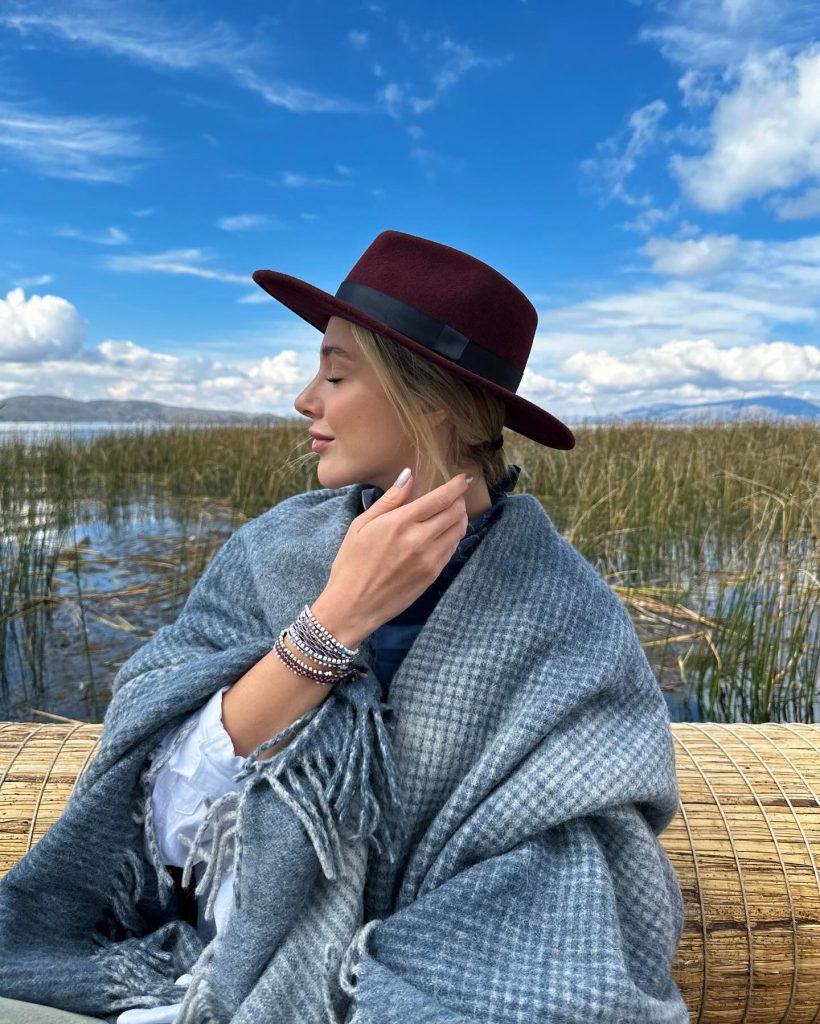 Ecenaz Üçer looks nude