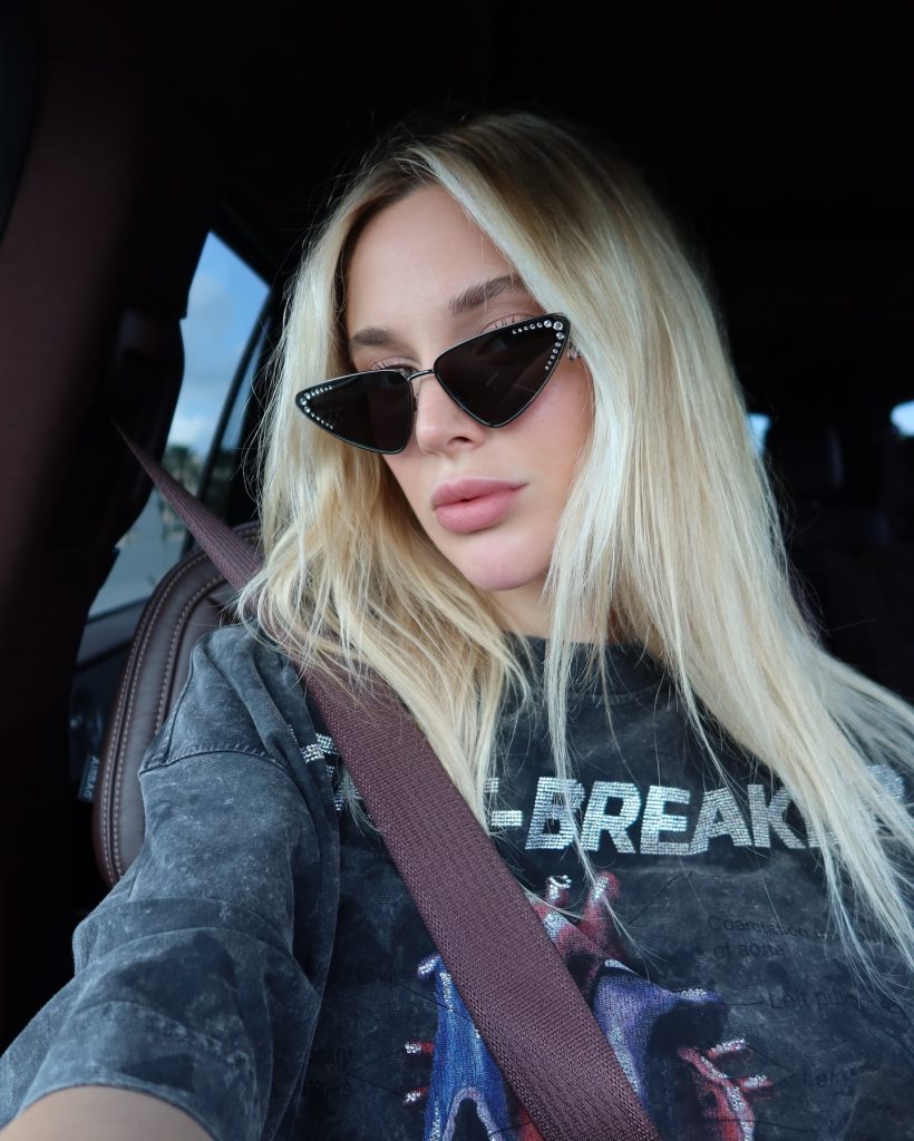 Ecenaz Üçer modeling hot bikini