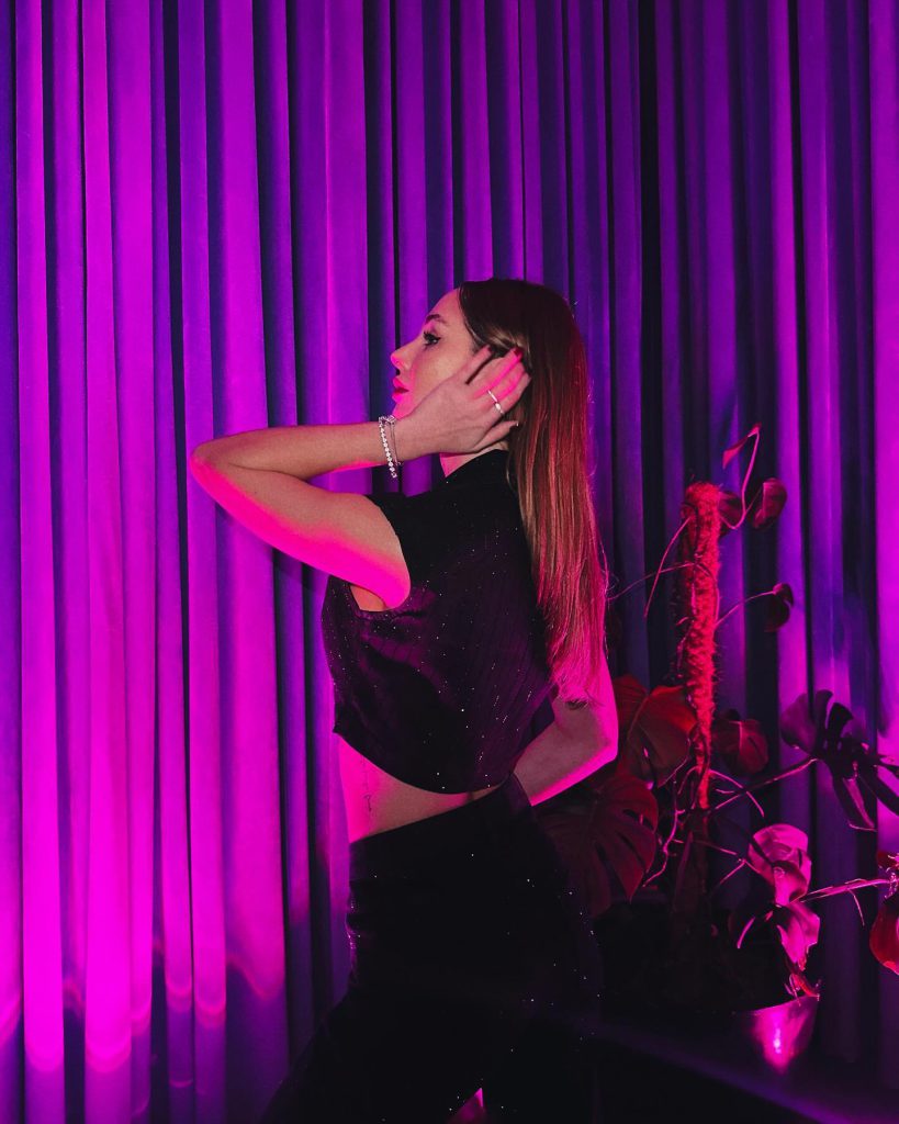 Ecenaz Üçer modeling naked