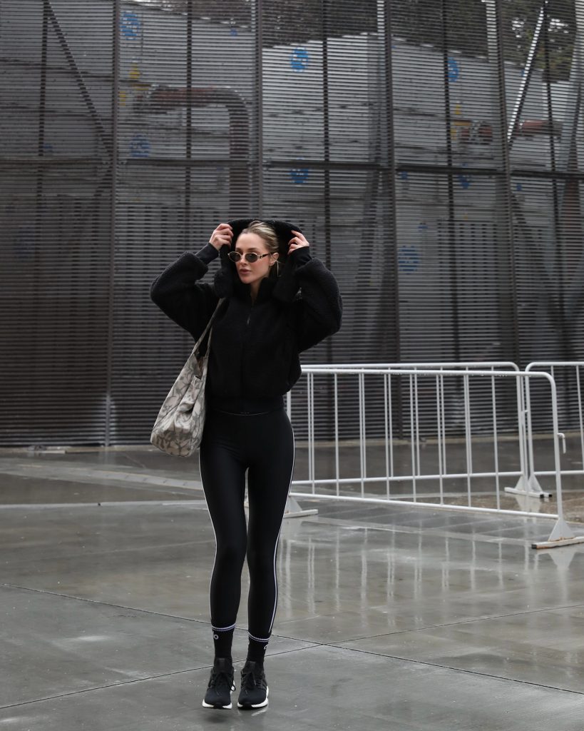 Ecenaz Üçer poses boobs