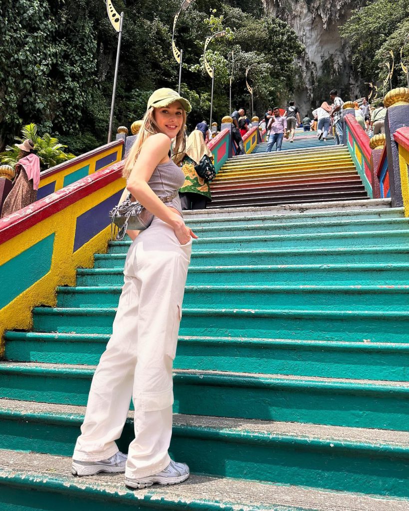 Ecenaz Üçer poses hot