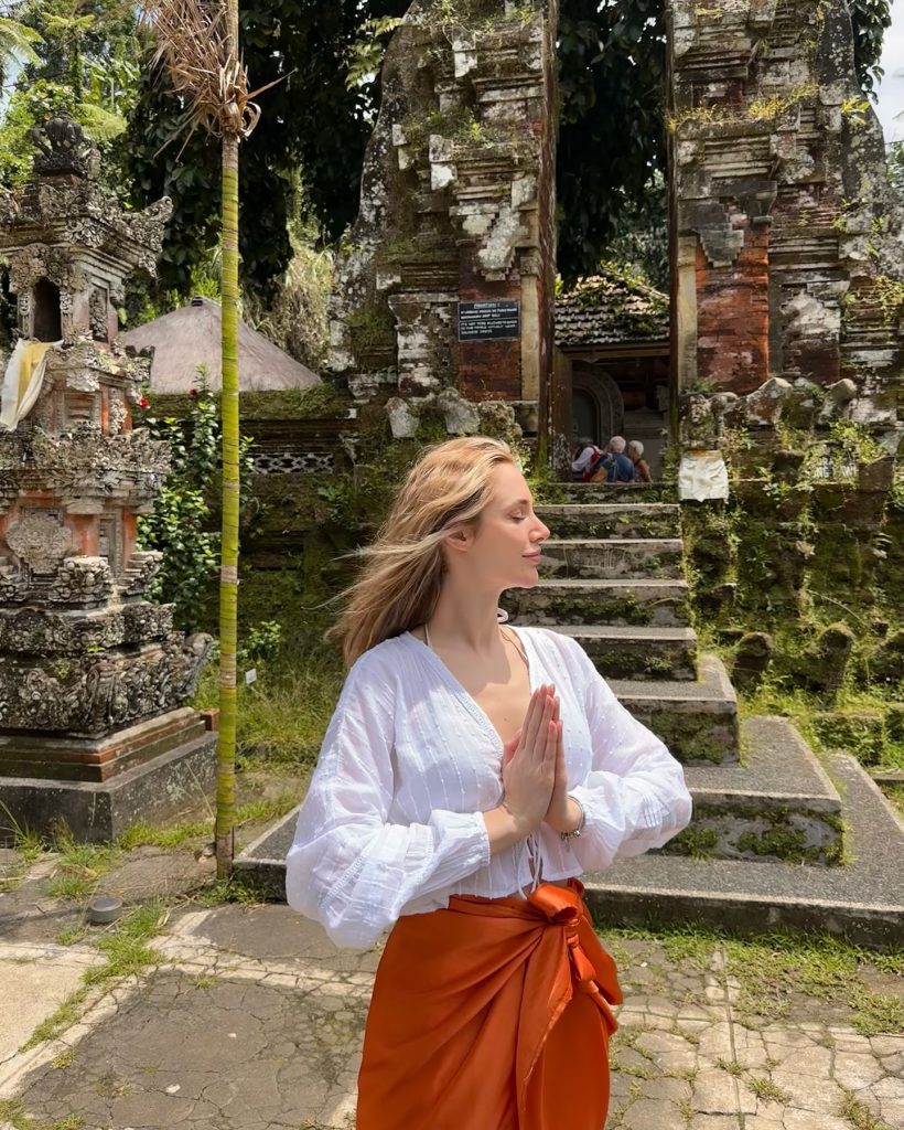 Ecenaz Üçer poses hot xxx