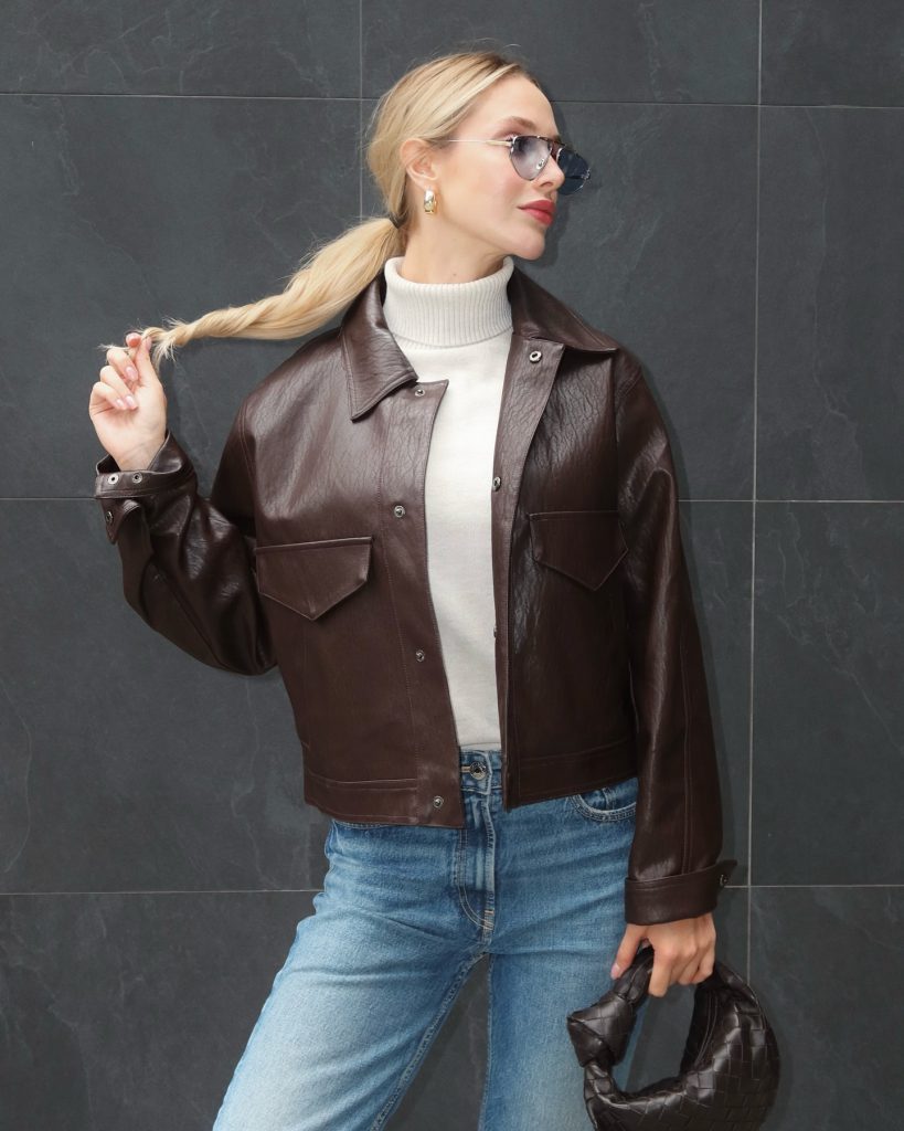 Ecenaz Üçer poses naked