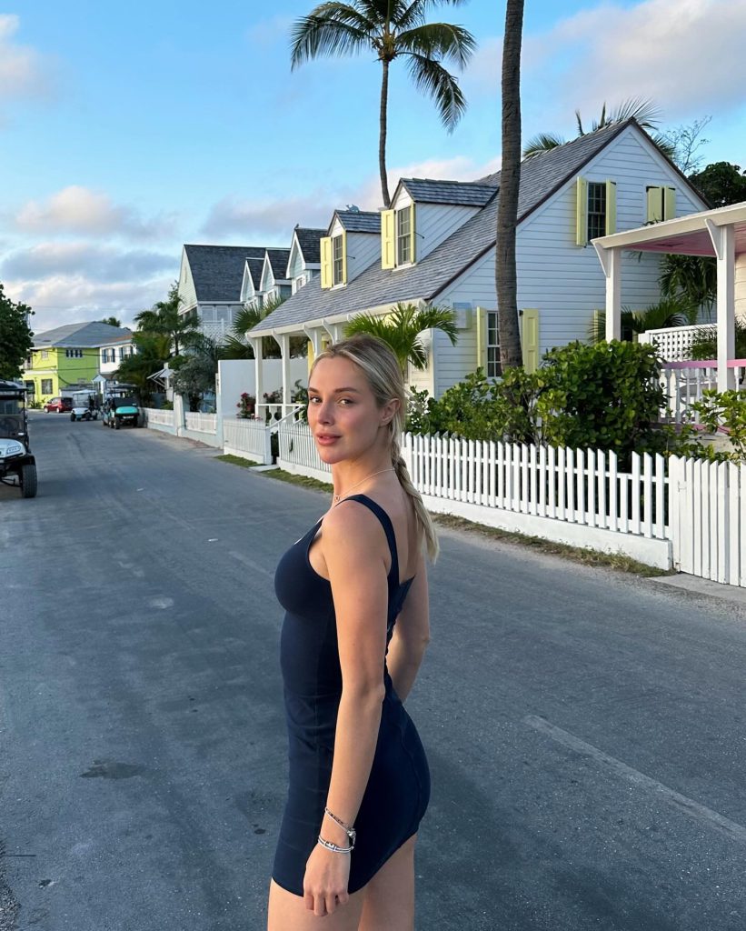 Ecenaz Üçer poses naked