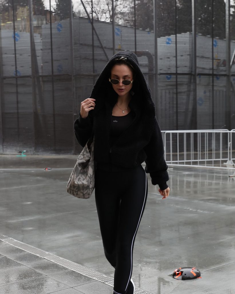 Ecenaz Üçer poses nude pics