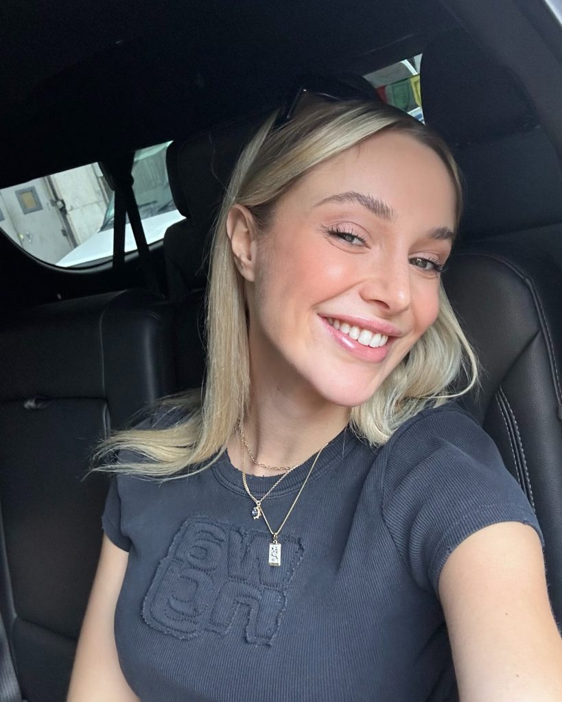 Ecenaz Üçer poses xxx porn