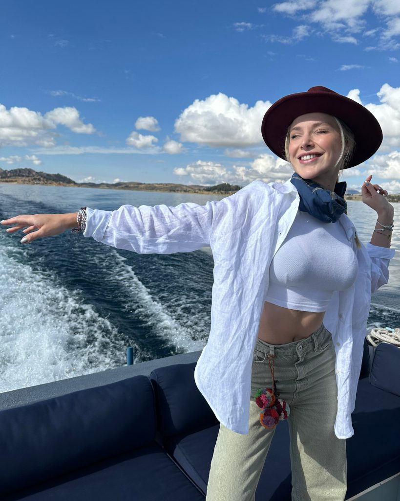 Ecenaz Üçer poses xxx porn