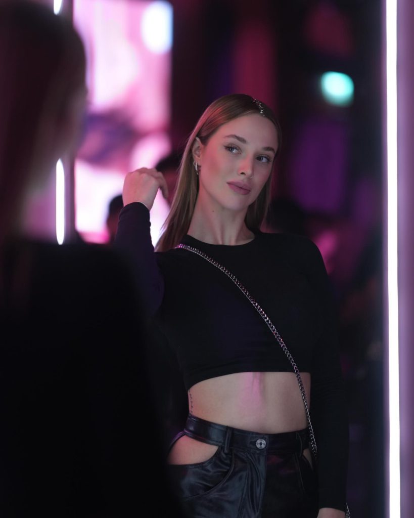 Ecenaz Üçer sex scenes