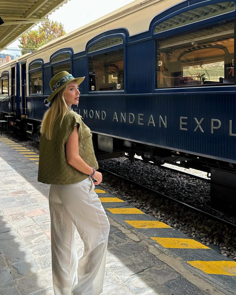 Ecenaz Üçer smiles nude pics