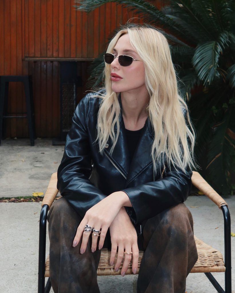 Ecenaz Üçer smiles nude pics