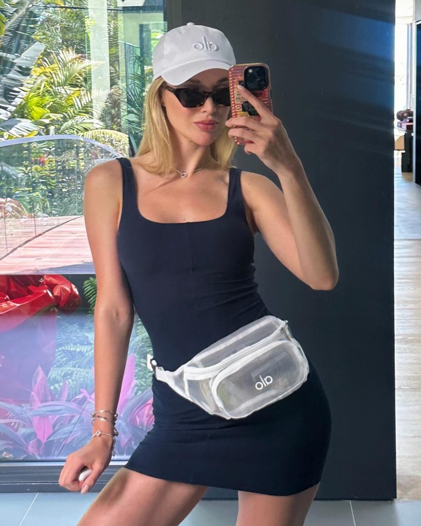 Ecenaz Üçer smiles porn