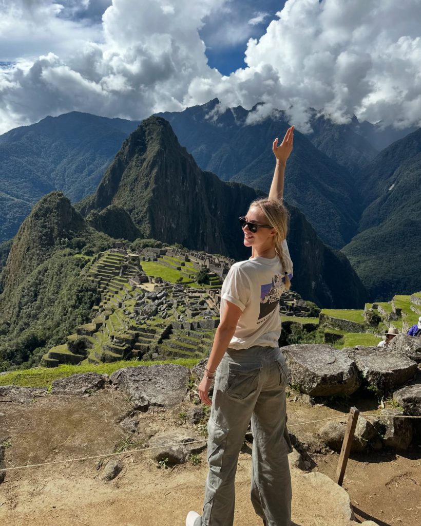 Ecenaz Üçer smiles sex