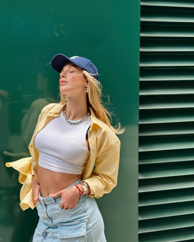 Ecenaz Üçer smiles sex scenes