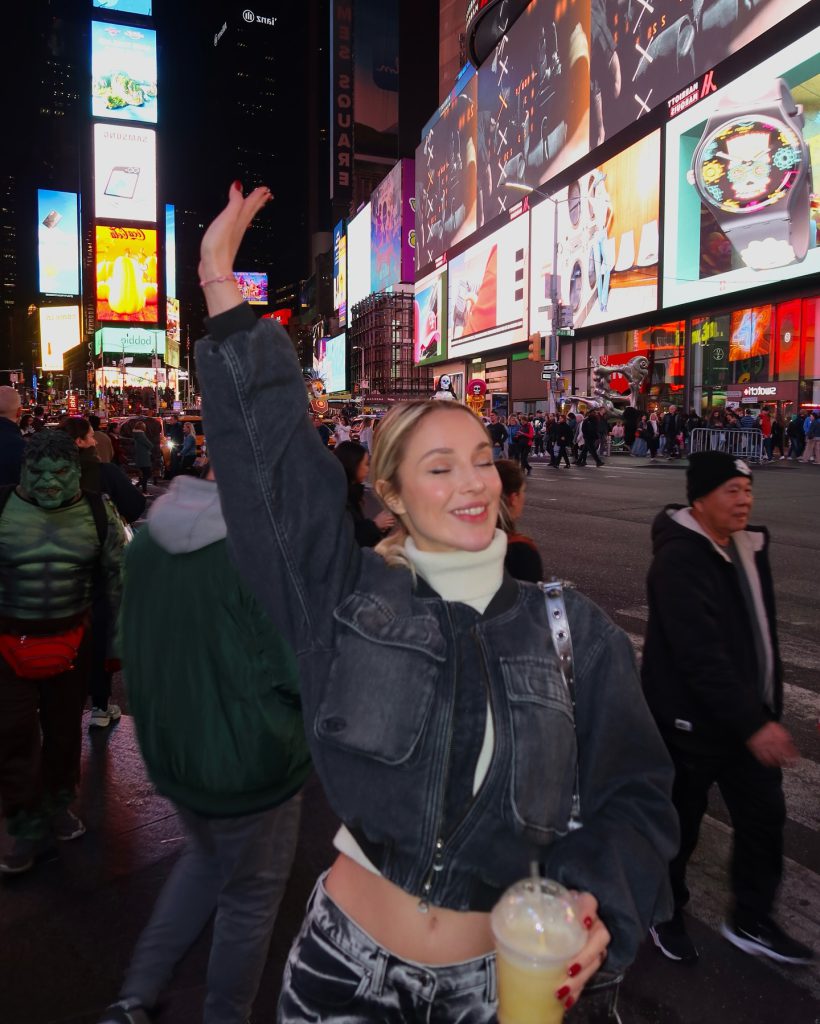 Ecenaz Üçer smiles xxx