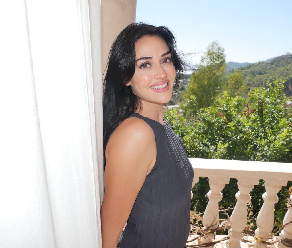 Esra Bilgiç ardent hot pics