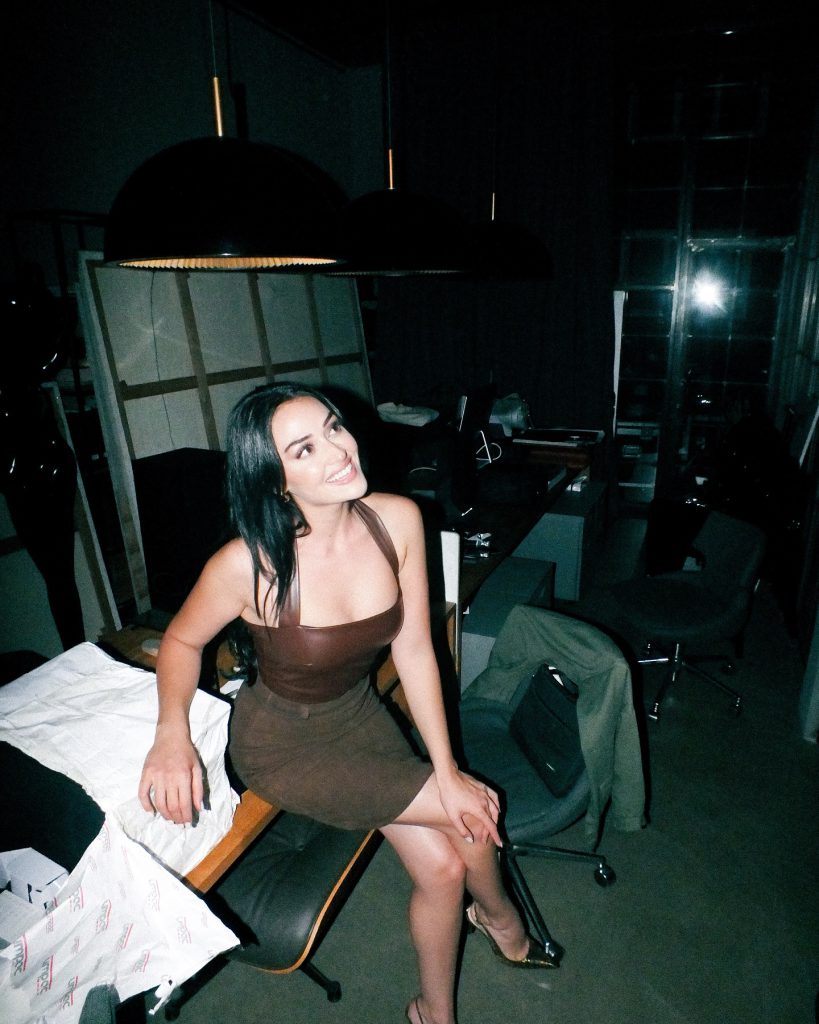 Esra Bilgiç ardent naked
