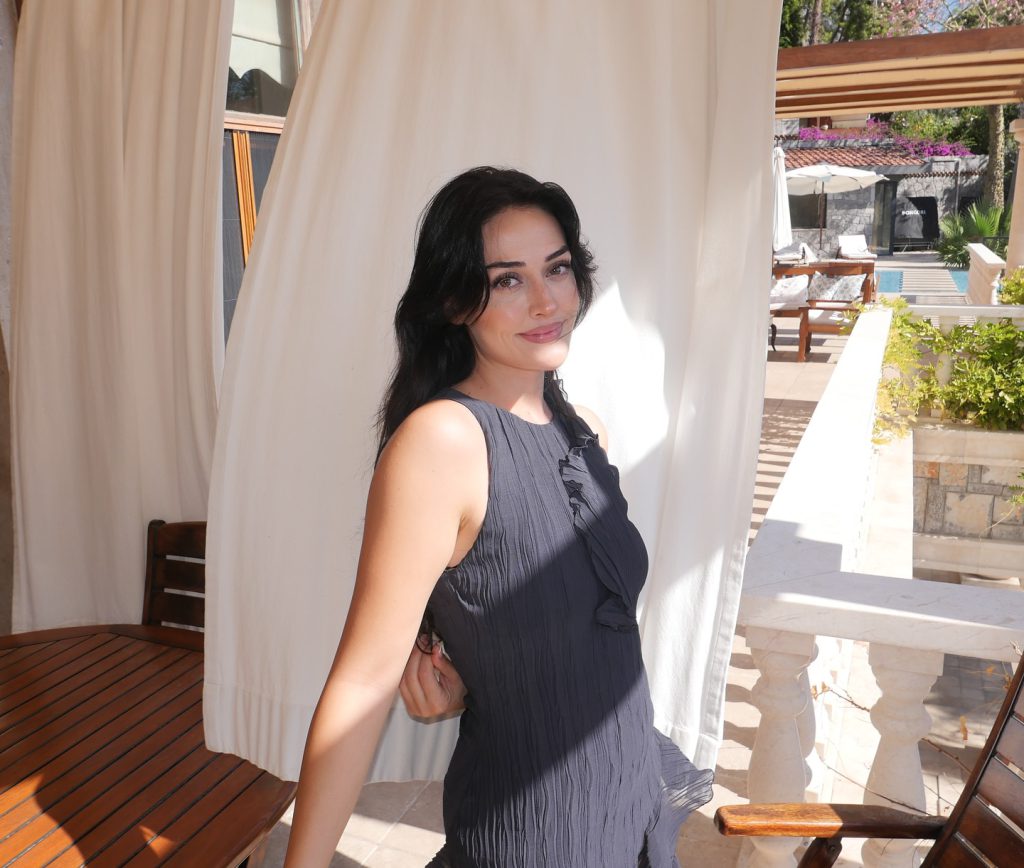Esra Bilgiç ardent nudes