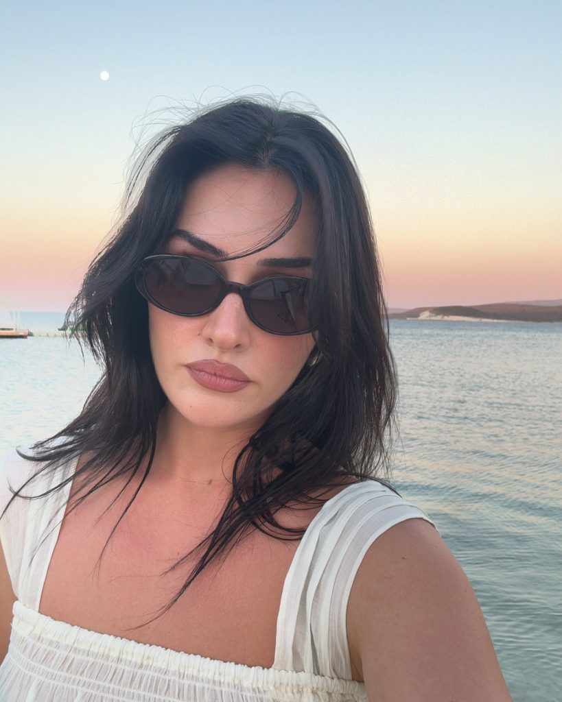 Esra Bilgiç beautiful hot images