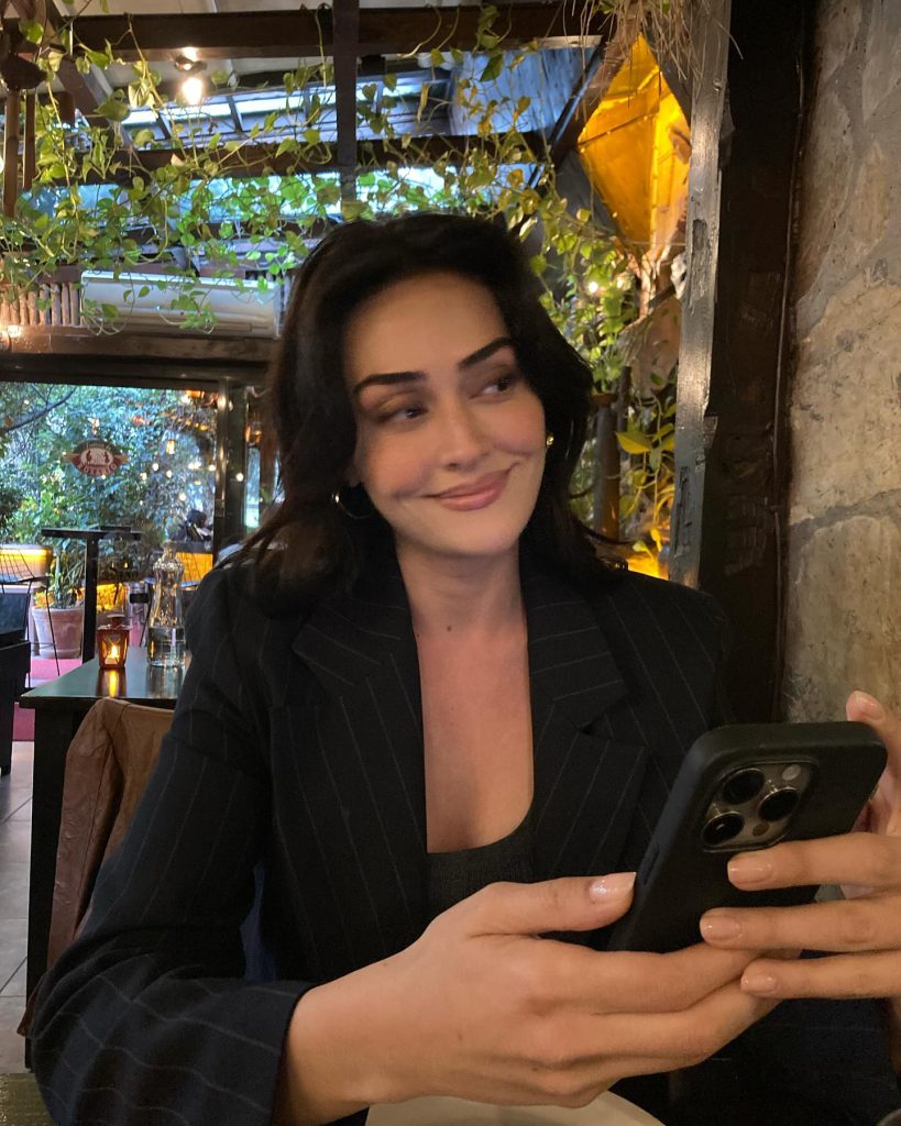 Esra Bilgiç beautiful naked