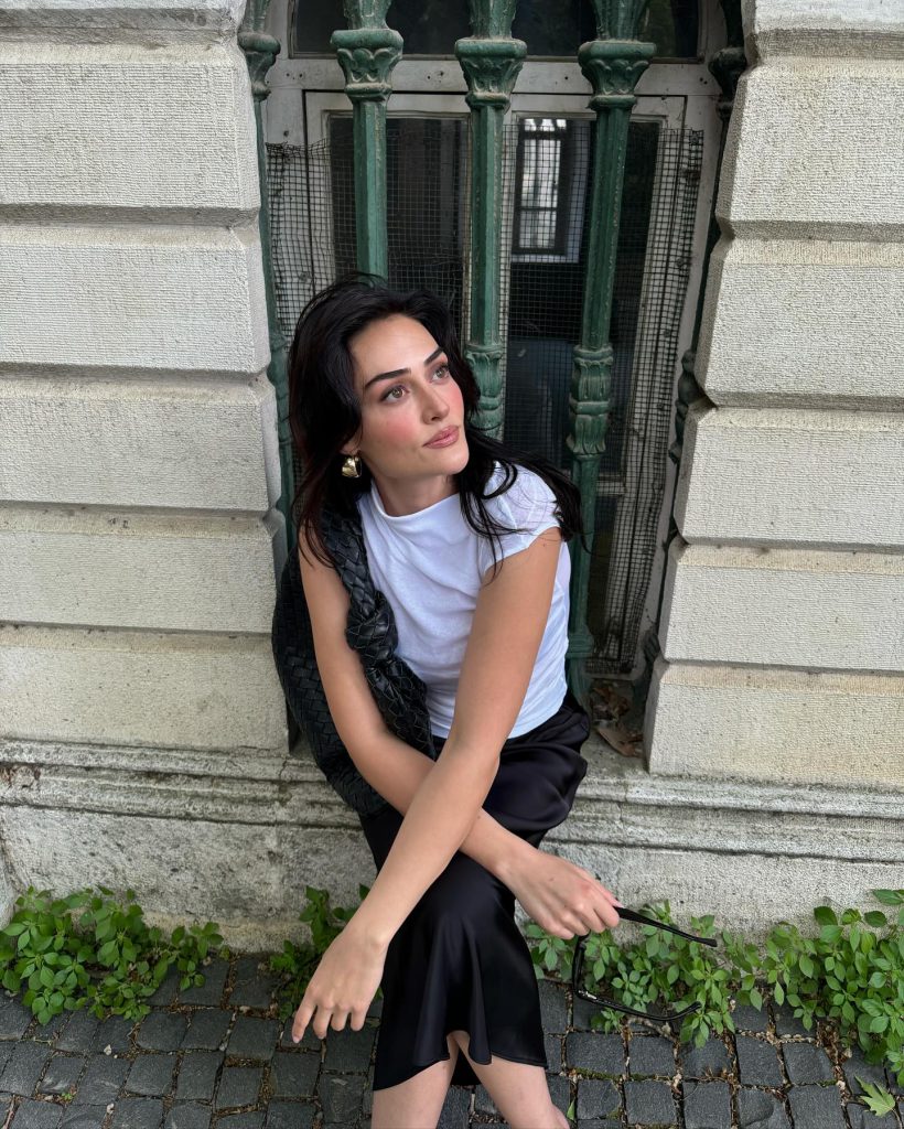 Esra Bilgiç beautiful nude