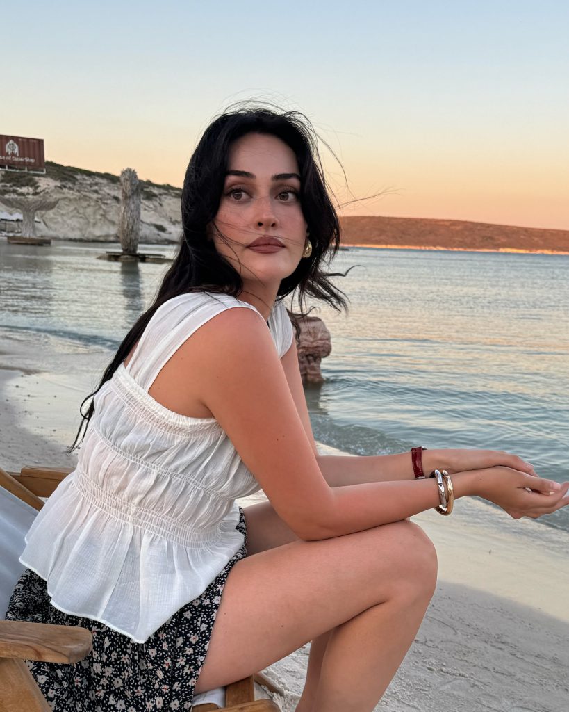 Esra Bilgiç beautiful pussy