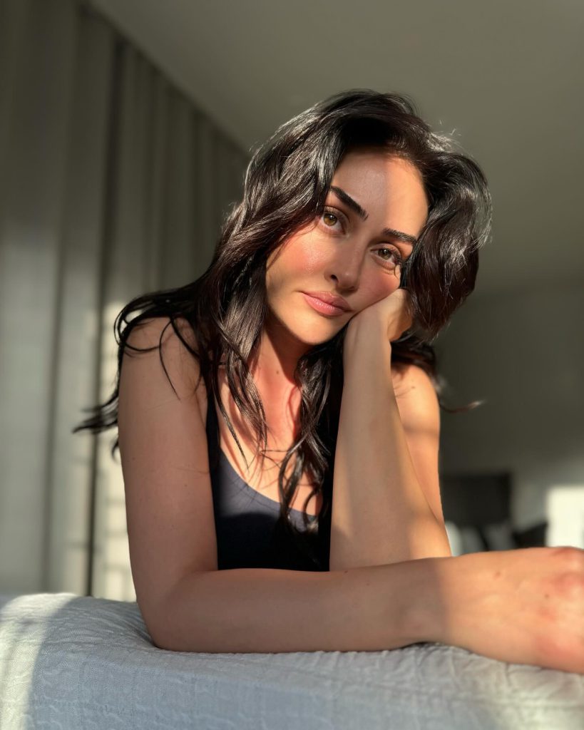 Esra Bilgiç beautiful sexy