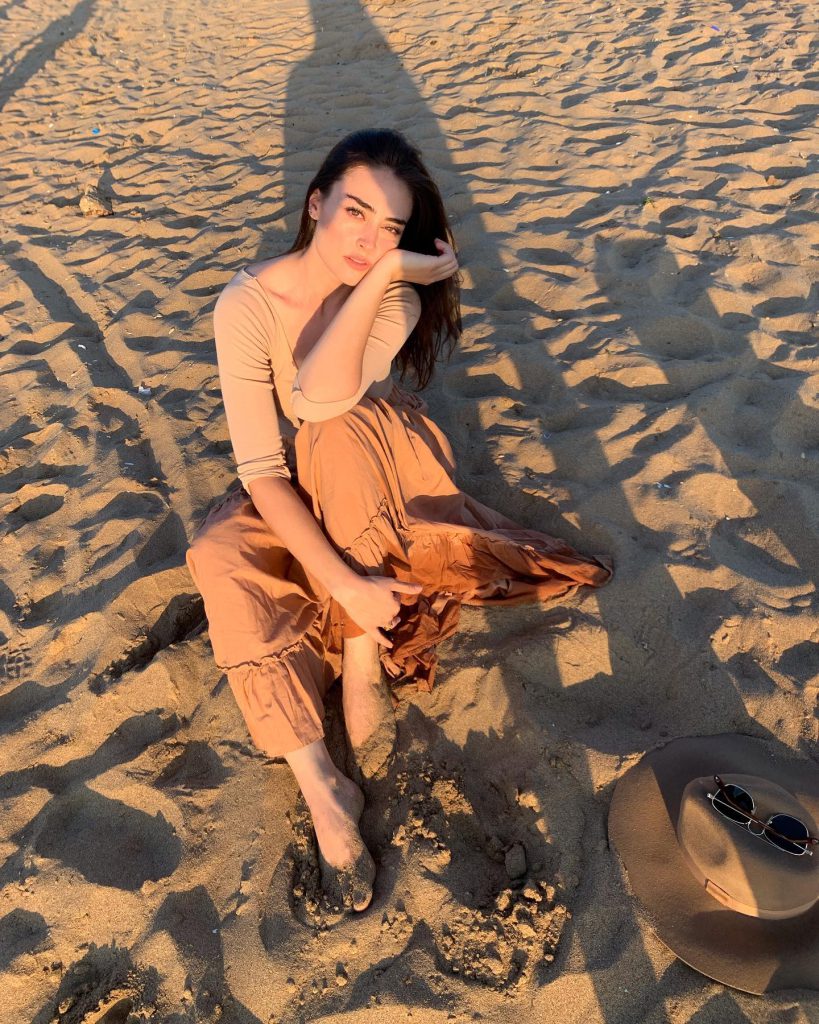 Esra Bilgiç depicts fire hot