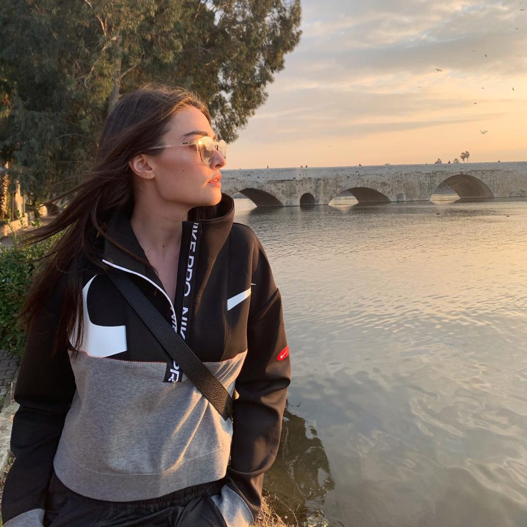 Esra Bilgiç depicts fire sexy