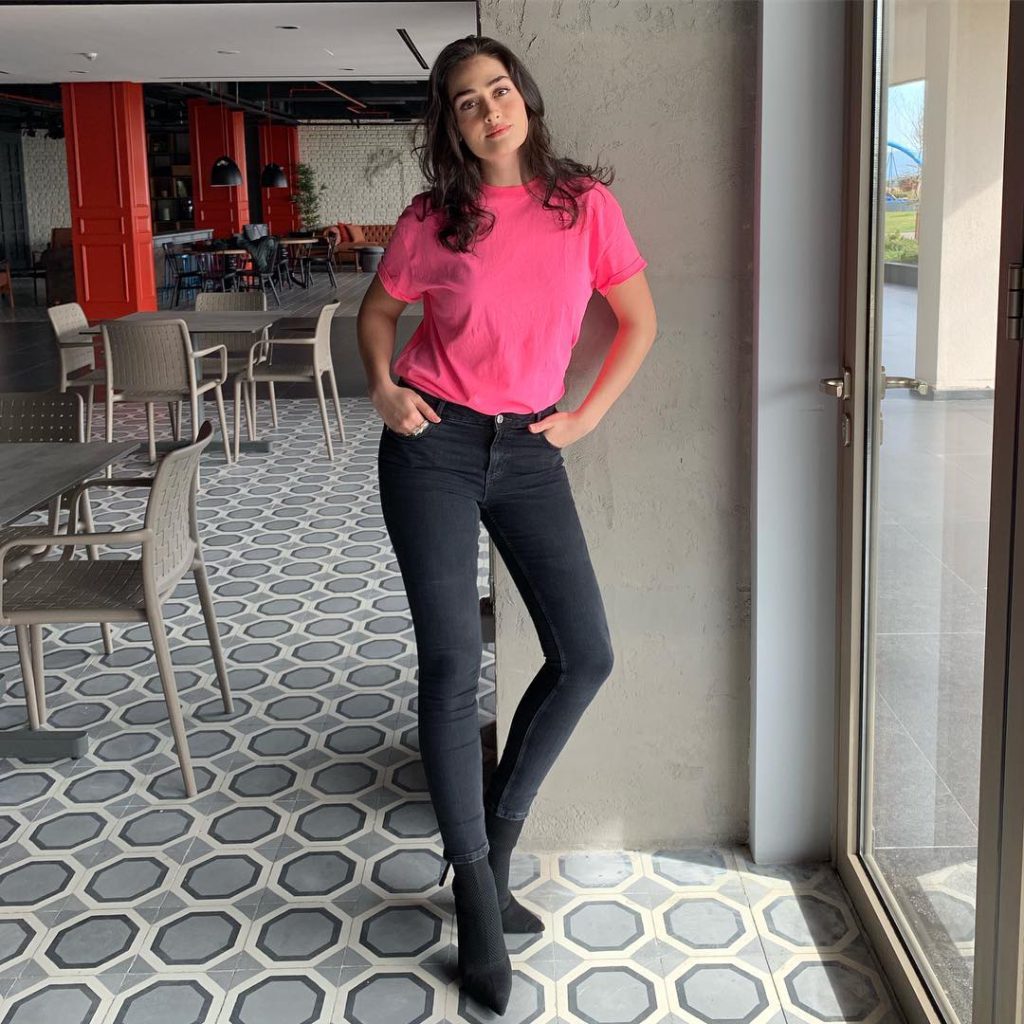 Esra Bilgiç depicts fire xxx