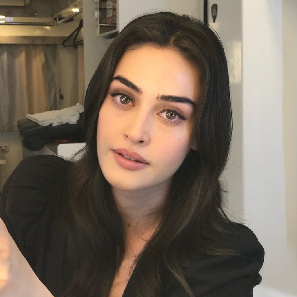 Esra Bilgiç hot photos